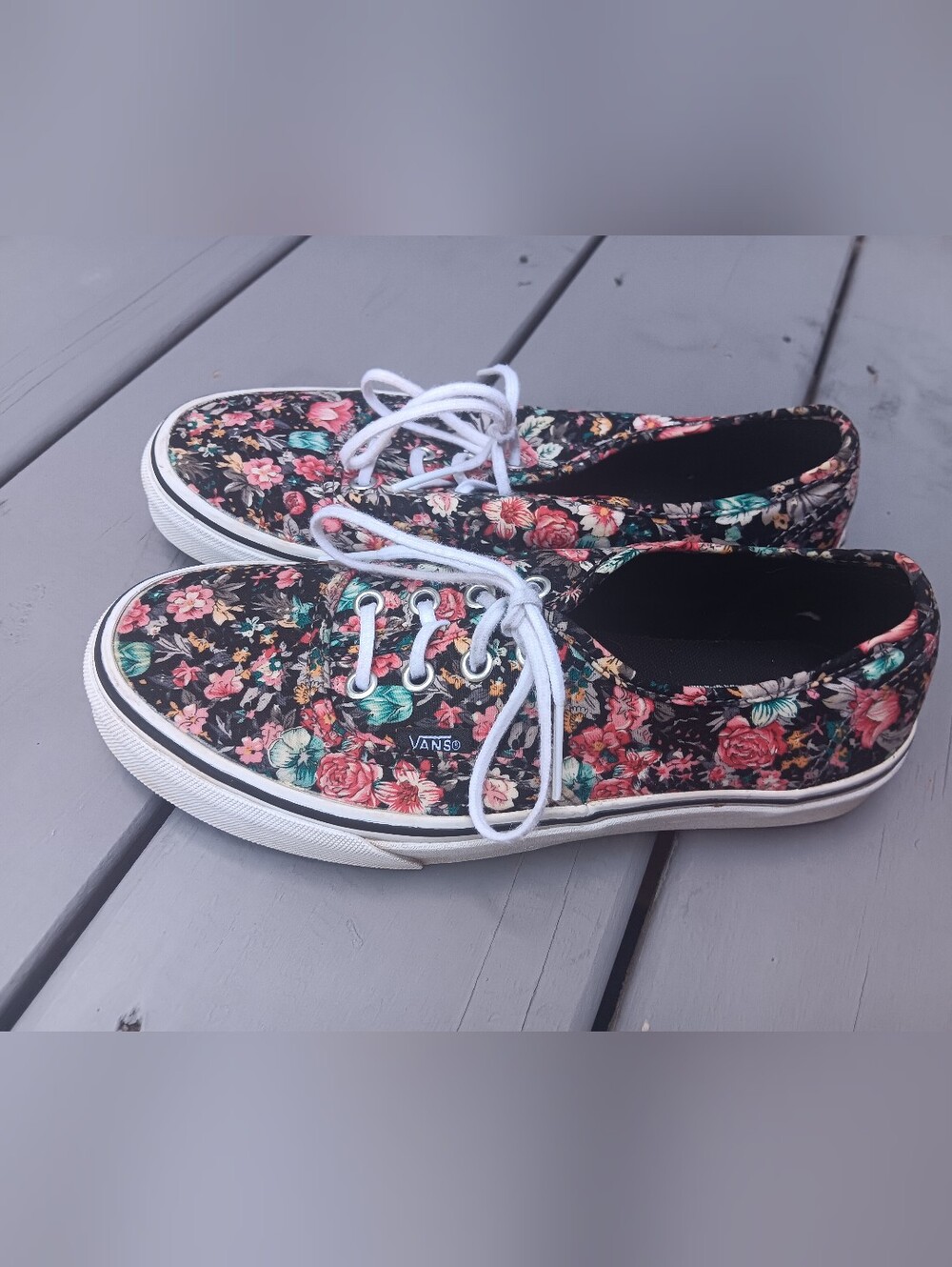 Vans Authentic Floral Print Low-Top Sneakers (US Women's 7.5 / Men's 6.0)